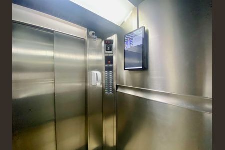 Apartamento à venda com 75m², 3 quartos e 2 vagas Apartamento à venda com 75m², 3 quartos e 2 vagasElevador