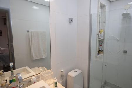 Apartamento para alugar com 198m², 4 quartos e 2 vagas Apartamento para alugar com 198m², 4 quartos e 2 vagasBanheiro da Suíte 1