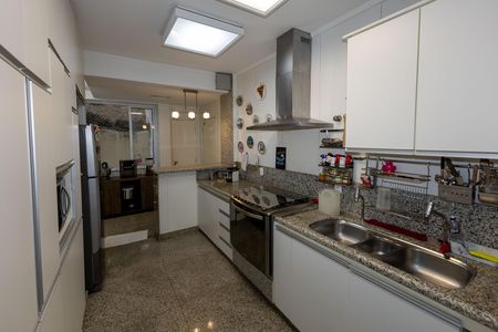 Apartamento para alugar com 198m², 4 quartos e 2 vagas Apartamento para alugar com 198m², 4 quartos e 2 vagasCozinha