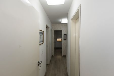 Apartamento para alugar com 198m², 4 quartos e 2 vagas Apartamento para alugar com 198m², 4 quartos e 2 vagasCorredor