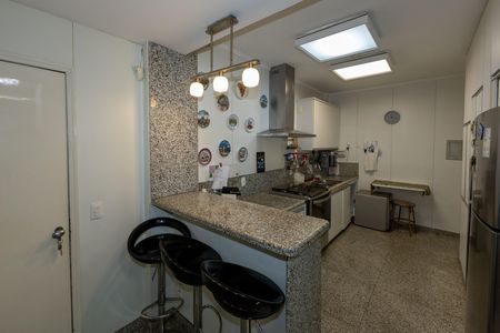 Apartamento para alugar com 198m², 4 quartos e 2 vagas Apartamento para alugar com 198m², 4 quartos e 2 vagasCozinha