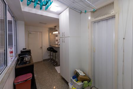 Apartamento para alugar com 198m², 4 quartos e 2 vagas Apartamento para alugar com 198m², 4 quartos e 2 vagasÁrea de Serviço - Banheiro
