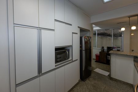 Apartamento para alugar com 198m², 4 quartos e 2 vagas Apartamento para alugar com 198m², 4 quartos e 2 vagasCozinha