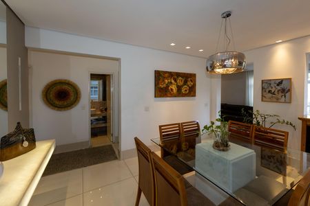 Apartamento para alugar com 198m², 4 quartos e 2 vagas Apartamento para alugar com 198m², 4 quartos e 2 vagasSala de Jantar