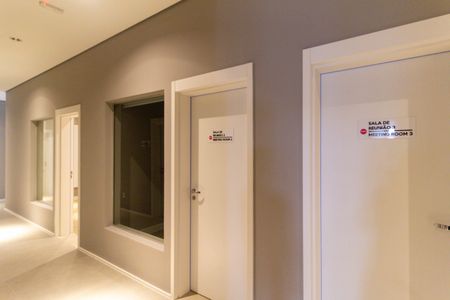 Studio à venda com 27m², 1 quarto e sem vaga Studio à venda com 27m², 1 quarto e sem vagaSala de reunião