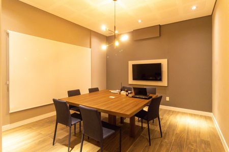 Studio à venda com 27m², 1 quarto e sem vaga Studio à venda com 27m², 1 quarto e sem vagaSala de reunião