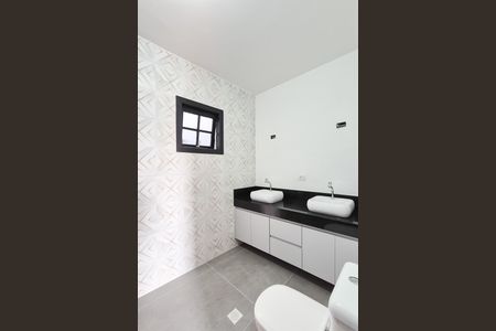 Casa à venda com 260m², 3 quartos e 4 vagas Casa à venda com 260m², 3 quartos e 4 vagasBanheiro da Suíte 2
