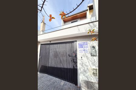Casa à venda com 260m², 3 quartos e 4 vagas Casa à venda com 260m², 3 quartos e 4 vagasFachada