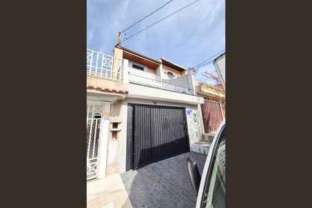 Casa à venda com 260m², 3 quartos e 4 vagas Casa à venda com 260m², 3 quartos e 4 vagasFachada