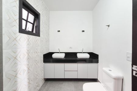 Casa à venda com 260m², 3 quartos e 4 vagas Casa à venda com 260m², 3 quartos e 4 vagasBanheiro da Suíte 2
