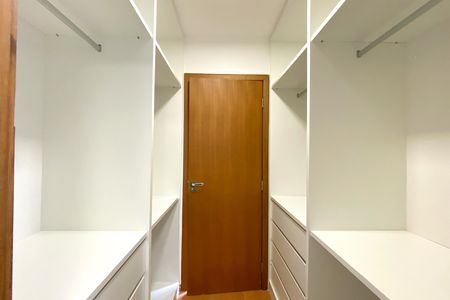 Apartamento à venda com 101m², 3 quartos e 2 vagas Apartamento à venda com 101m², 3 quartos e 2 vagasCloset da suíte 1
