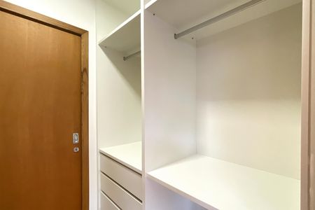 Apartamento à venda com 101m², 3 quartos e 2 vagas Apartamento à venda com 101m², 3 quartos e 2 vagasCloset da suíte 1