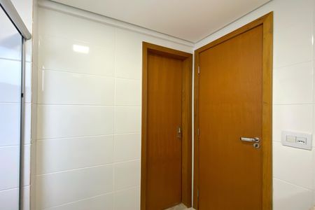 Apartamento à venda com 101m², 3 quartos e 2 vagas Apartamento à venda com 101m², 3 quartos e 2 vagasBanheiro das Semi suites