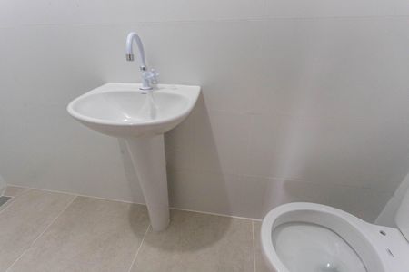 Casa para alugar com 60m², 3 quartos e 1 vaga Casa para alugar com 60m², 3 quartos e 1 vagaBanheiro