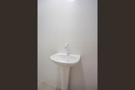 Casa para alugar com 60m², 3 quartos e 1 vaga Casa para alugar com 60m², 3 quartos e 1 vagaBanheiro