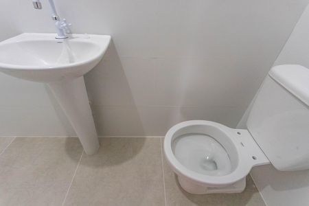 Casa para alugar com 60m², 3 quartos e 1 vaga Casa para alugar com 60m², 3 quartos e 1 vagaBanheiro