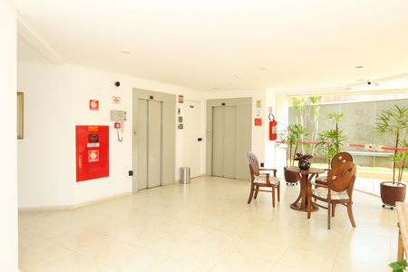 Apartamento à venda com 82m², 2 quartos e 1 vagaÁrea comum - Saguão do prédio