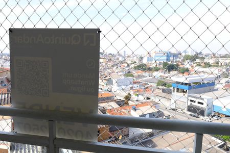 Apartamento à venda com 82m², 2 quartos e 1 vagaPlaca instalada na sacada do imóvel (4º andar) com visão para a rua , em 10.06.2026- Código da placa: