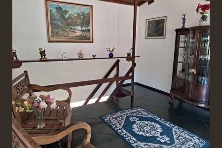 Sala de casa para alugar com 4 quartos, 238m² em Quarteirão Ingelheim, Petrópolis
