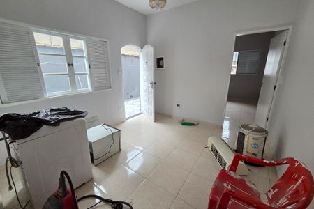 Casa para alugar com 200m², 3 quartos e 4 vagas Casa para alugar com 200m², 3 quartos e 4 vagasSala