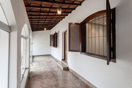 Casa para alugar com 213m², 3 quartos e 5 vagas Casa para alugar com 213m², 3 quartos e 5 vagasVaranda