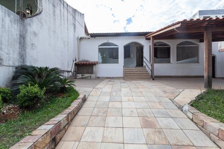 Casa para alugar com 213m², 3 quartos e 5 vagas Casa para alugar com 213m², 3 quartos e 5 vagasFachada