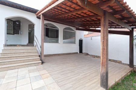 Casa para alugar com 213m², 3 quartos e 5 vagas Casa para alugar com 213m², 3 quartos e 5 vagasGaragem