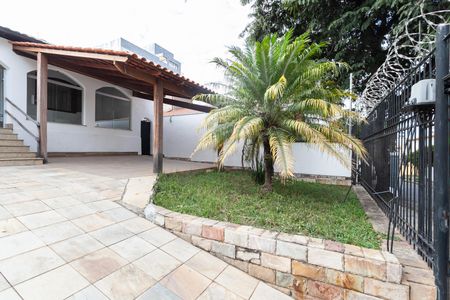 Casa para alugar com 213m², 3 quartos e 5 vagas Casa para alugar com 213m², 3 quartos e 5 vagasJardim