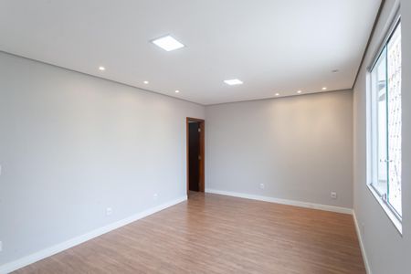Casa para alugar com 213m², 3 quartos e 5 vagas Casa para alugar com 213m², 3 quartos e 5 vagasSuíte
