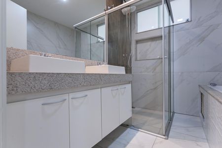 Casa para alugar com 213m², 3 quartos e 5 vagas Casa para alugar com 213m², 3 quartos e 5 vagasBanheiro da suíte