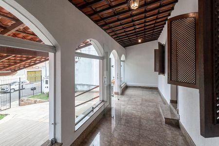 Casa para alugar com 213m², 3 quartos e 5 vagas Casa para alugar com 213m², 3 quartos e 5 vagasVaranda