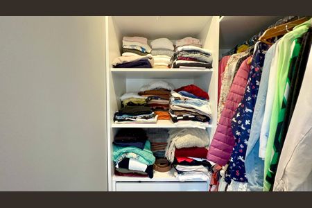 Apartamento à venda com 70m², 2 quartos e 1 vaga Apartamento à venda com 70m², 2 quartos e 1 vagaCloset do quarto