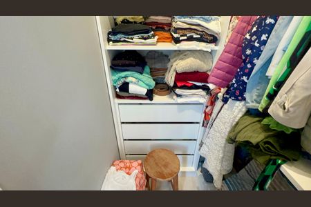 Apartamento à venda com 70m², 2 quartos e 1 vaga Apartamento à venda com 70m², 2 quartos e 1 vagaCloset do quarto