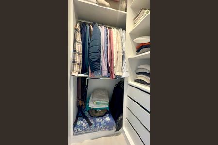 Apartamento à venda com 70m², 2 quartos e 1 vaga Apartamento à venda com 70m², 2 quartos e 1 vagaCloset da suíte