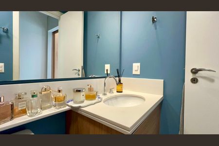 Apartamento à venda com 70m², 2 quartos e 1 vaga Apartamento à venda com 70m², 2 quartos e 1 vagaBanheiro