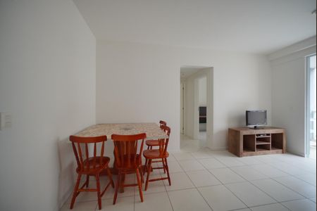 Sala/Sala de Jantar de apartamento para alugar com 2 quartos, 65m² em Forquilhinhas, São José