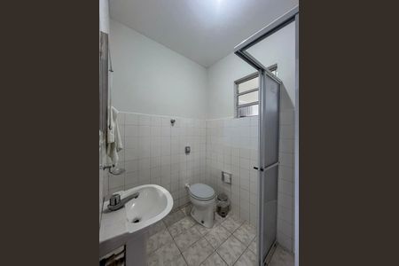 Banheiro de casa para alugar com 1 quarto, 49m² em Jardim Maria Estela, São Paulo