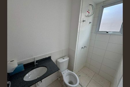 Banheiro de apartamento à venda com 3 quartos, 65m² em Jk, Contagem