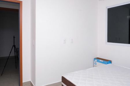 Quarto 2 de apartamento para alugar com 2 quartos, 43m² em Jardim Alvorada, Nova Iguaçu