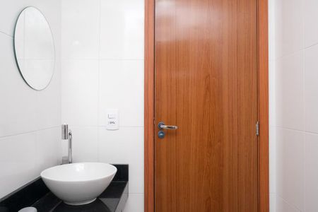 Banheiro de apartamento para alugar com 2 quartos, 43m² em Jardim Alvorada, Nova Iguaçu