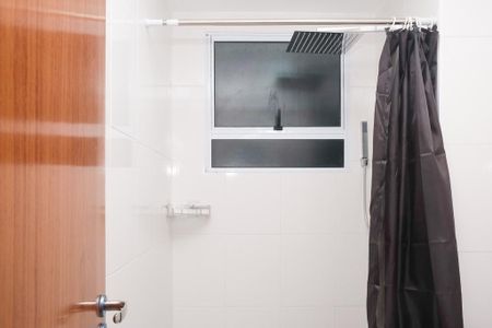 Banheiro de apartamento para alugar com 2 quartos, 43m² em Jardim Alvorada, Nova Iguaçu