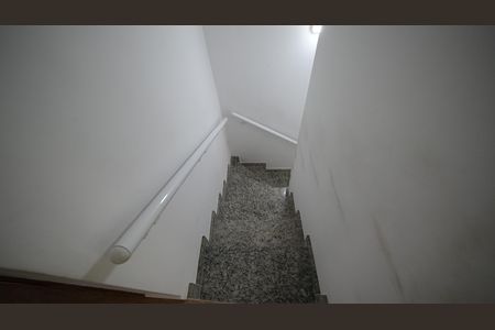 Casa à venda com 166m², 3 quartos e 2 vagasEscada