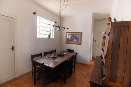Casa à venda com 155m², 4 quartos e 2 vagas Casa à venda com 155m², 4 quartos e 2 vagasSala