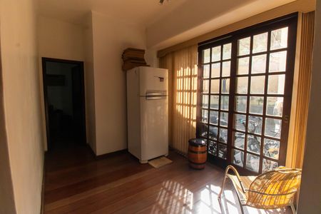 Casa à venda com 155m², 4 quartos e 2 vagas Casa à venda com 155m², 4 quartos e 2 vagasSala