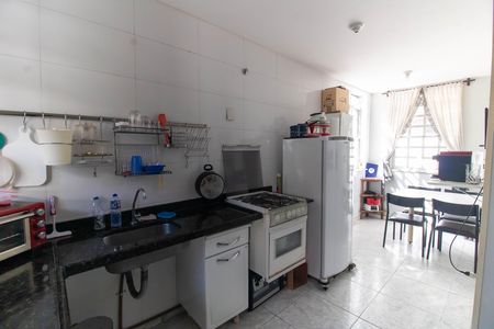 Casa à venda com 155m², 4 quartos e 2 vagas Casa à venda com 155m², 4 quartos e 2 vagasCozinha
