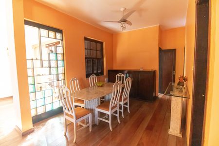 Casa à venda com 155m², 4 quartos e 2 vagas Casa à venda com 155m², 4 quartos e 2 vagasSala