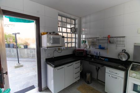 Casa à venda com 155m², 4 quartos e 2 vagas Casa à venda com 155m², 4 quartos e 2 vagasCozinha