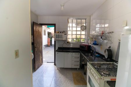 Casa à venda com 155m², 4 quartos e 2 vagas Casa à venda com 155m², 4 quartos e 2 vagasCozinha