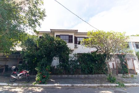 Casa à venda com 155m², 4 quartos e 2 vagas Casa à venda com 155m², 4 quartos e 2 vagasFachada