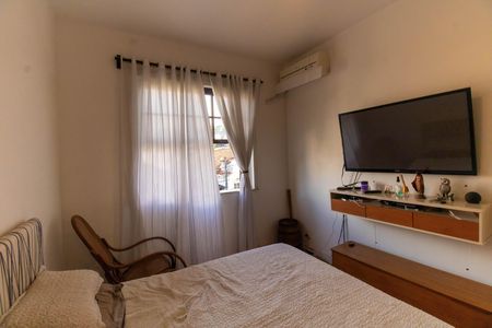 Casa à venda com 155m², 4 quartos e 2 vagas Casa à venda com 155m², 4 quartos e 2 vagasQuarto 1